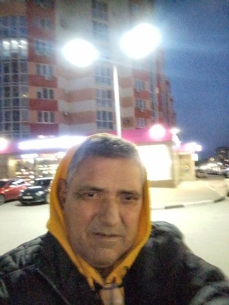  39010704  Alejandro, 60 ,    