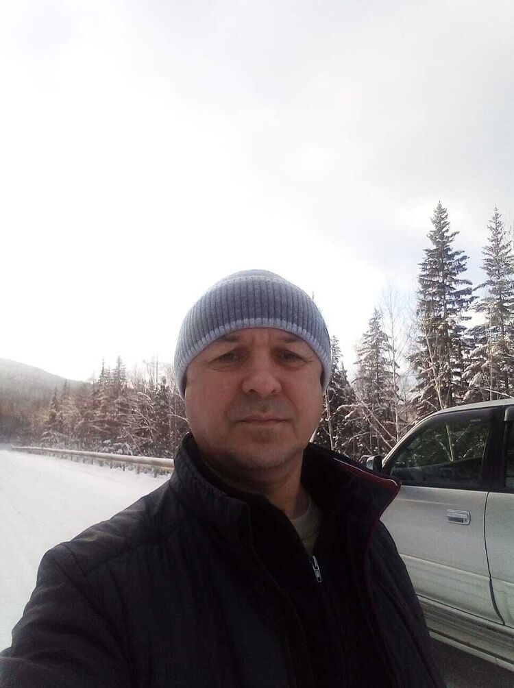  ,   Viktor, 45 ,   ,   