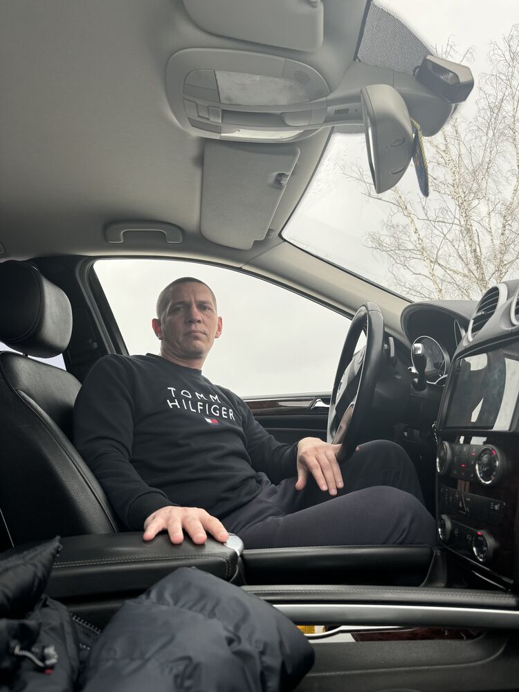  41728944  Oleg, 42 ,    