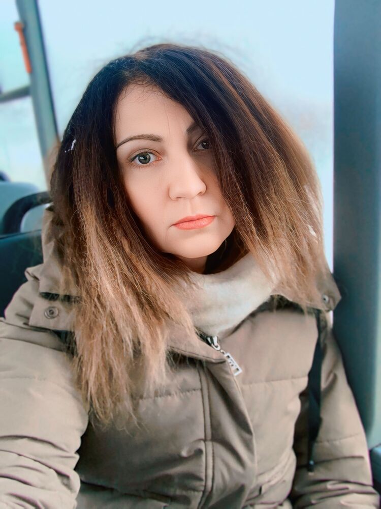  54757064  Valensia, 52 ,    