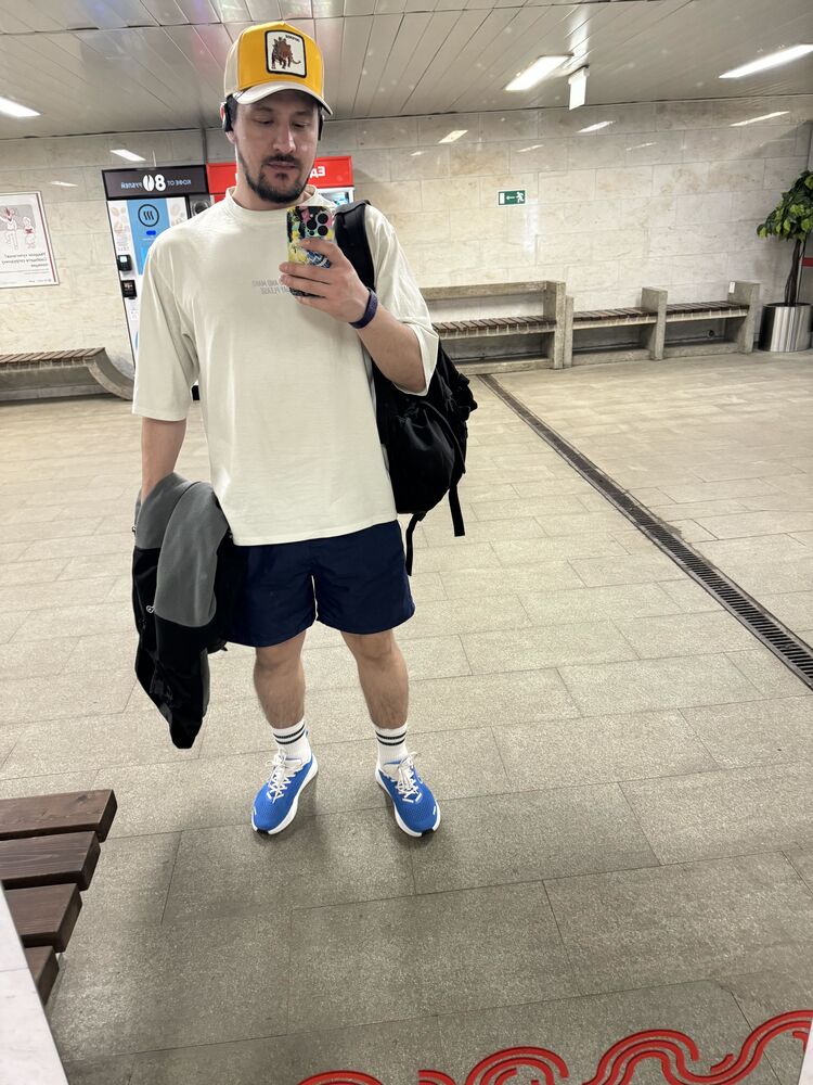  44640104  Feyruz, 31 ,    