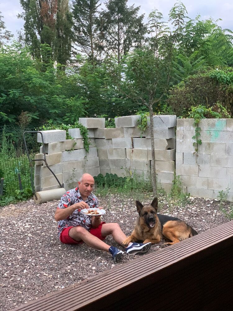  54534724  Aram, 47 ,    