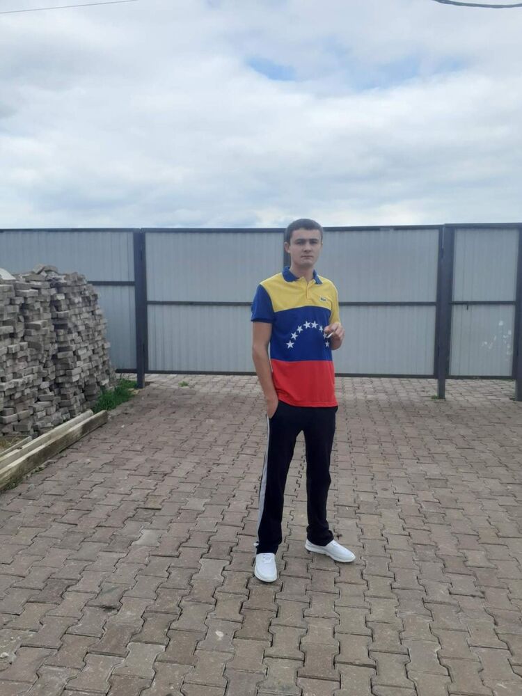  17743154  Mihail, 31 ,    