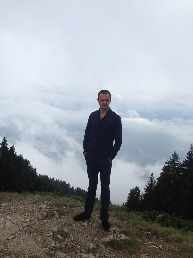  8072374  Mihai, 30 ,    