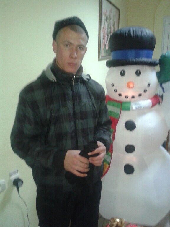  48229504  Andrei, 37 ,    
