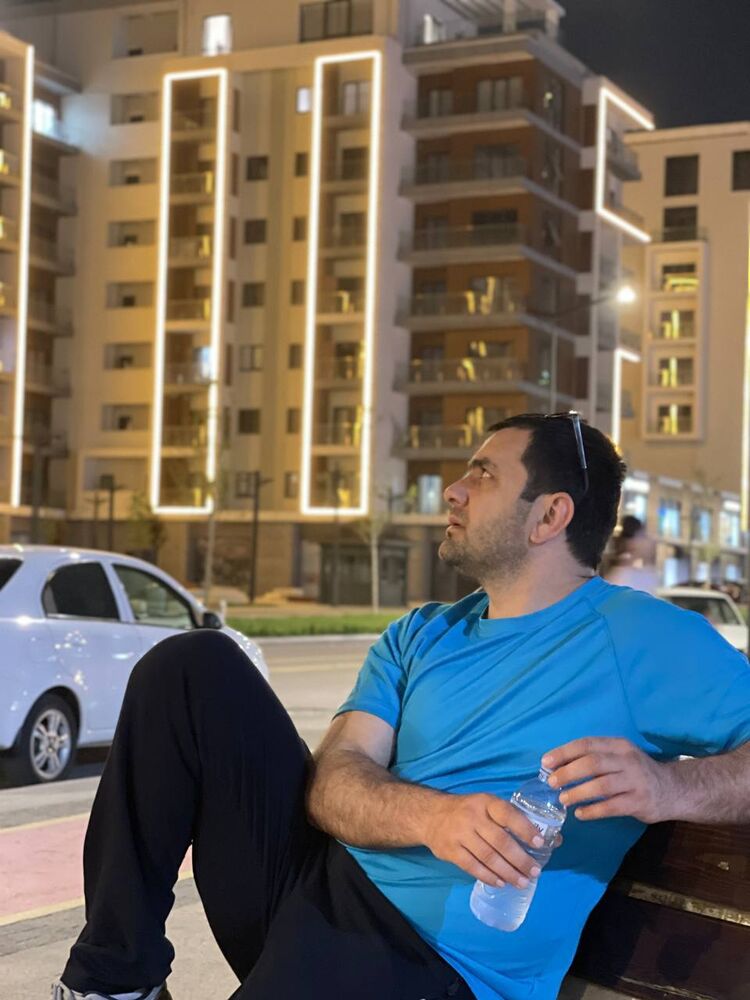  33776774  Parviz, 37 ,    