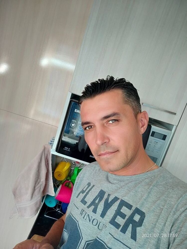  37722264  Tima, 46 ,    