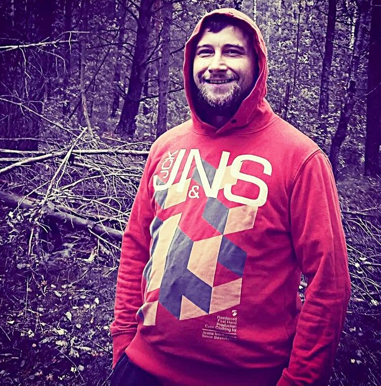  53737944  Mauro, 37 ,    