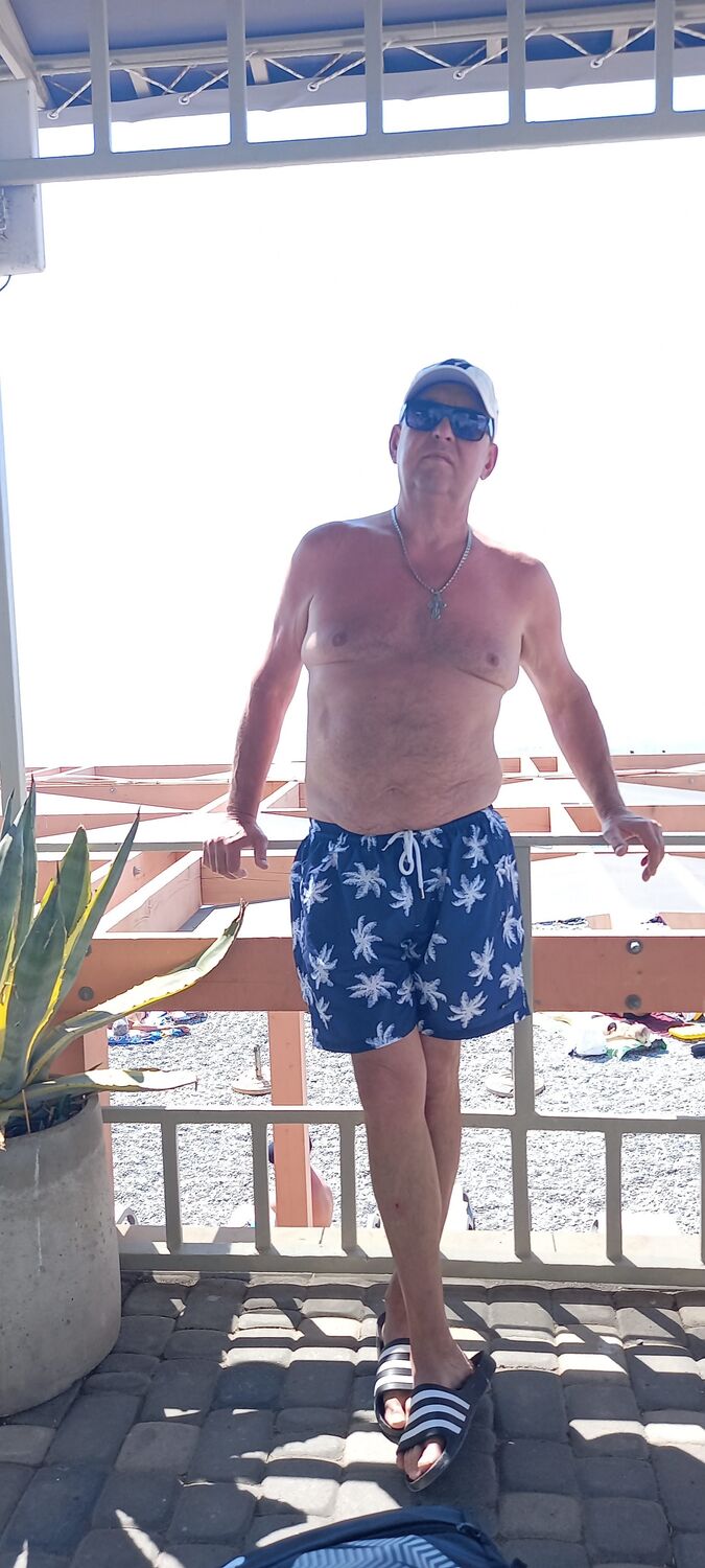  43816744  Oleg, 57 ,    