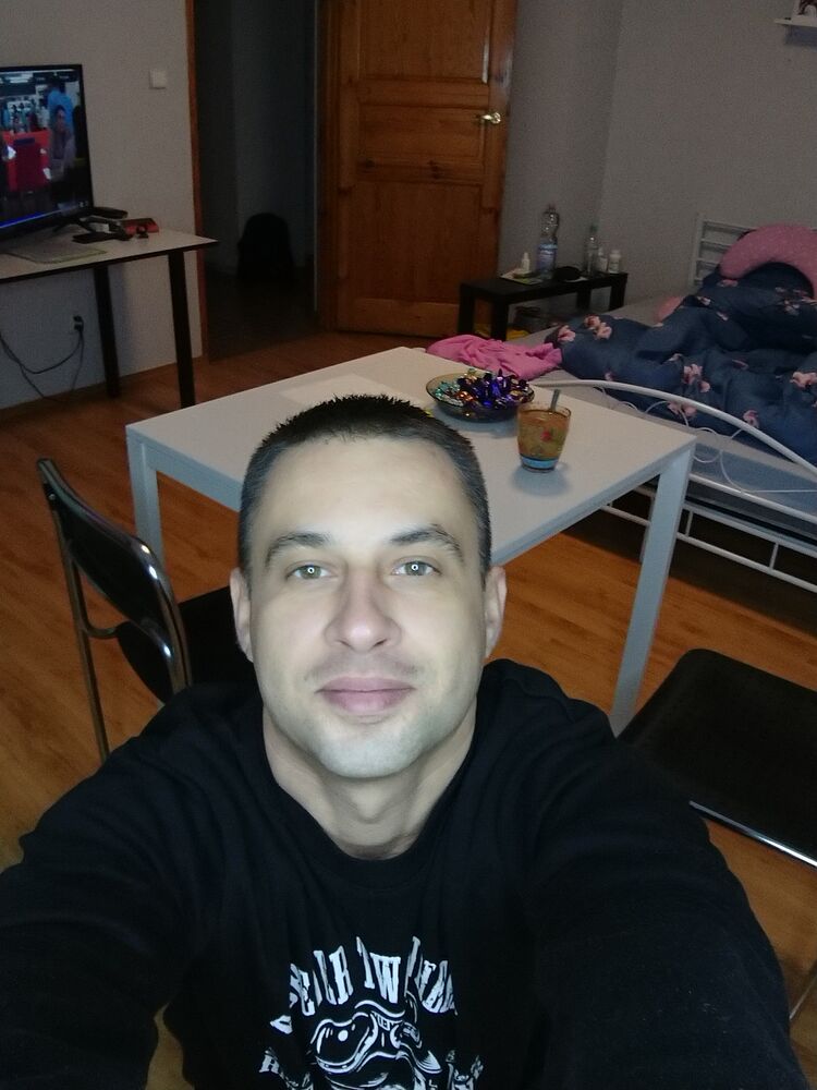  24564494  Sergei, 41 ,    