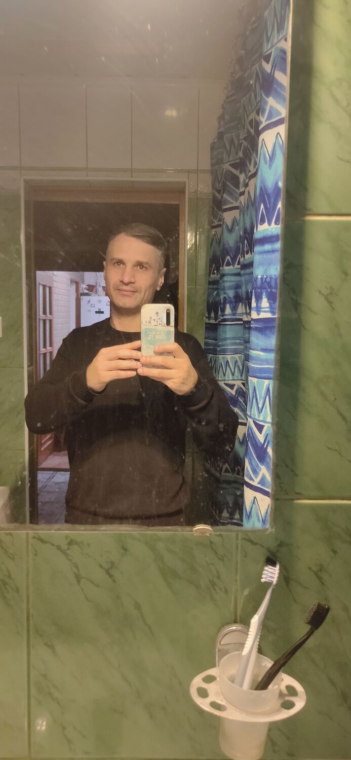  49294104  Anton, 42 ,    
