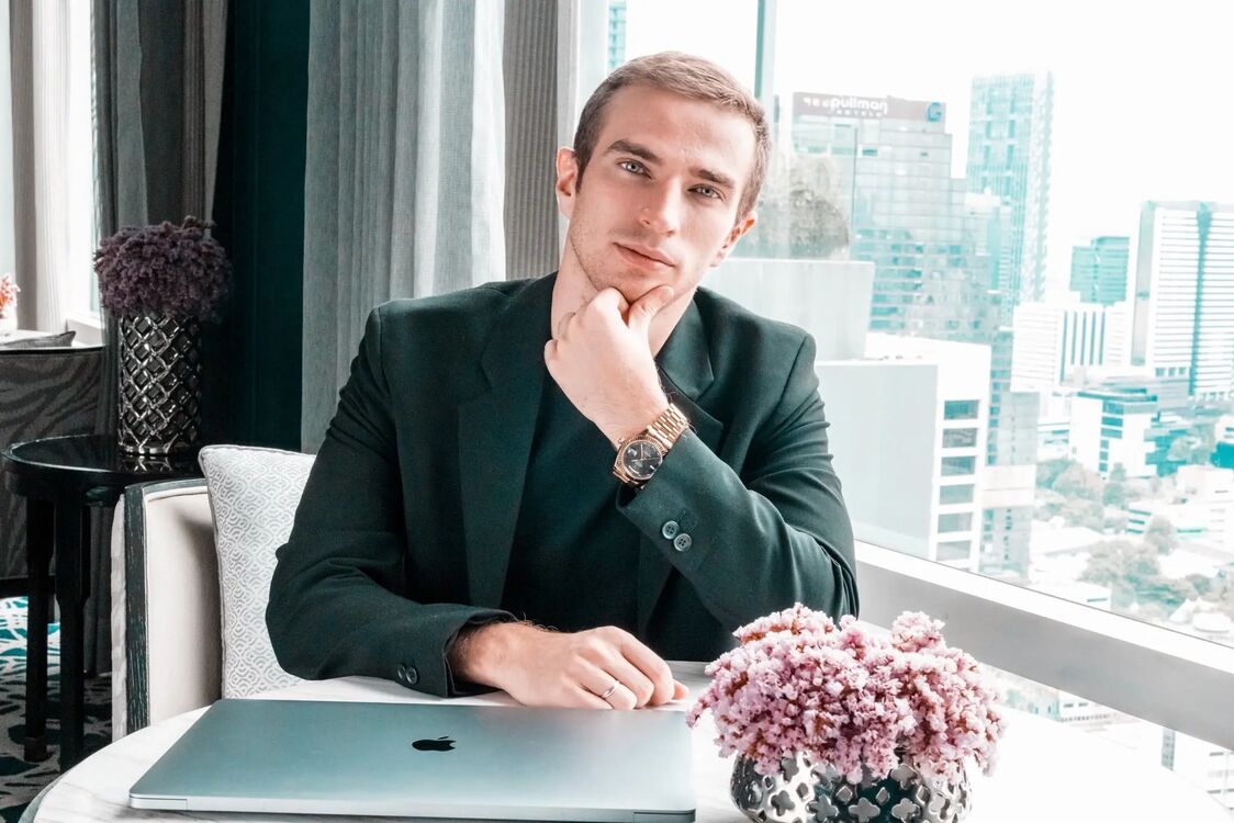  51895004  Maxim, 29 ,    