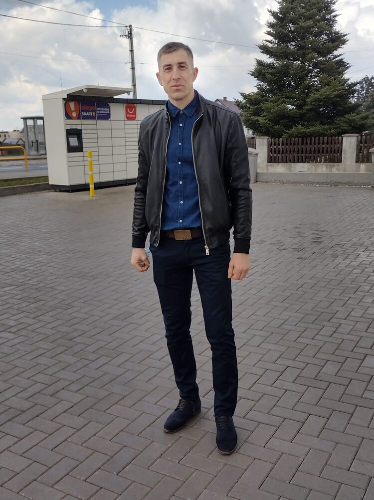  26149944  Oleg, 37 ,    
