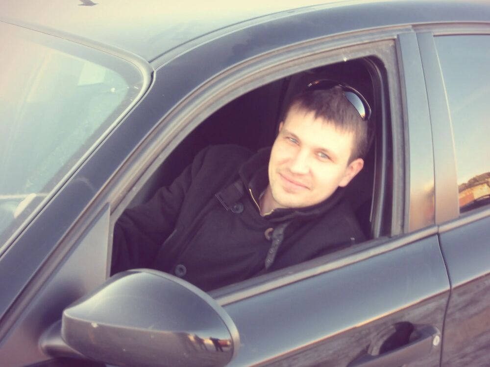  44048814  Anton, 42 ,    