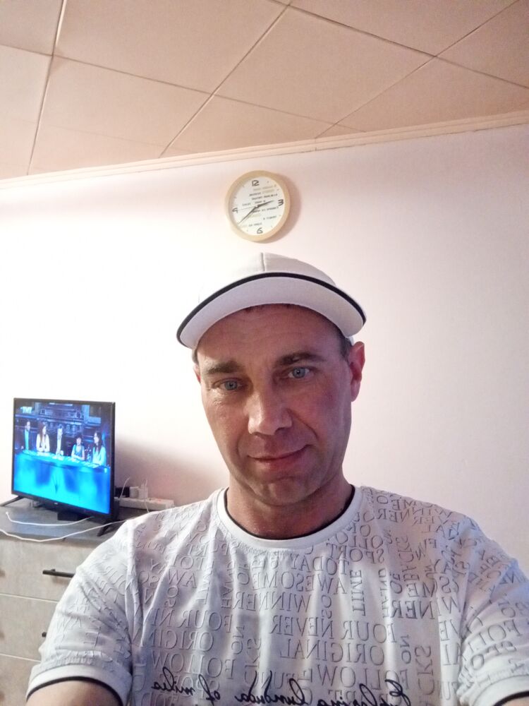  52557364  Vladimir, 42 ,    