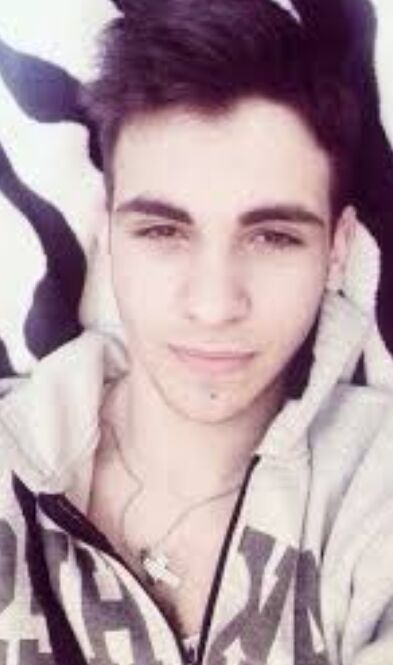  32268504  Narek, 24 ,    