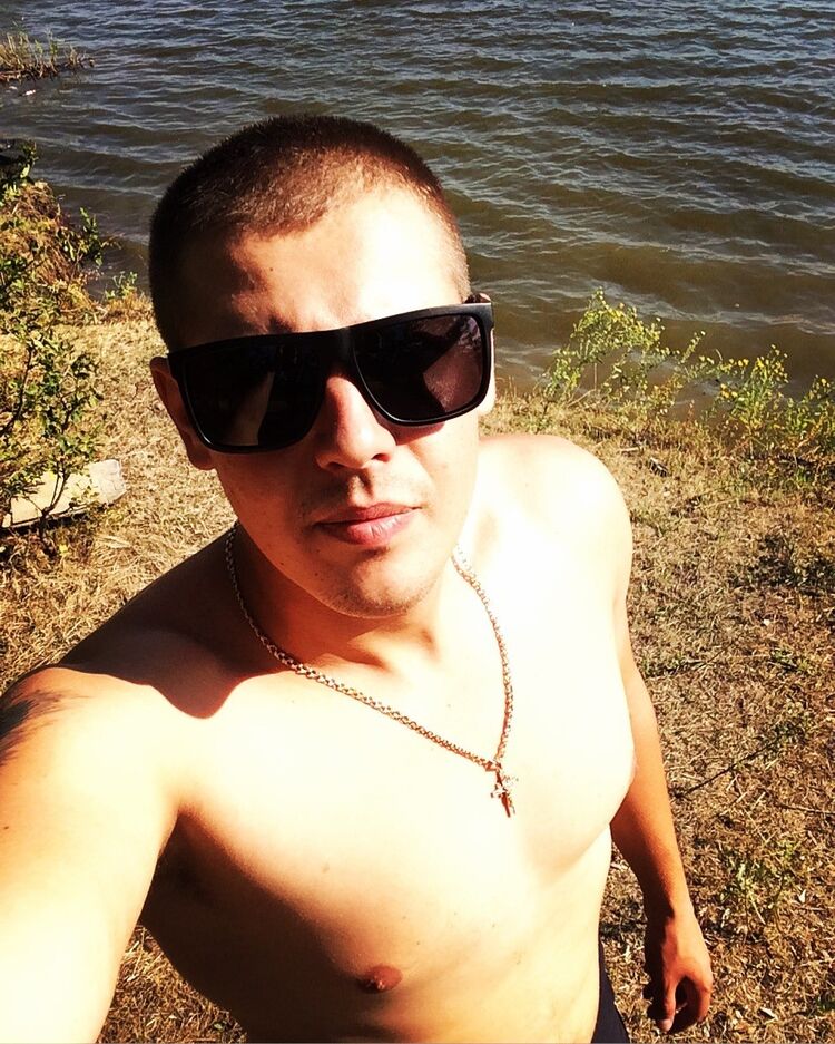  12589144  Hollywood, 33 ,    