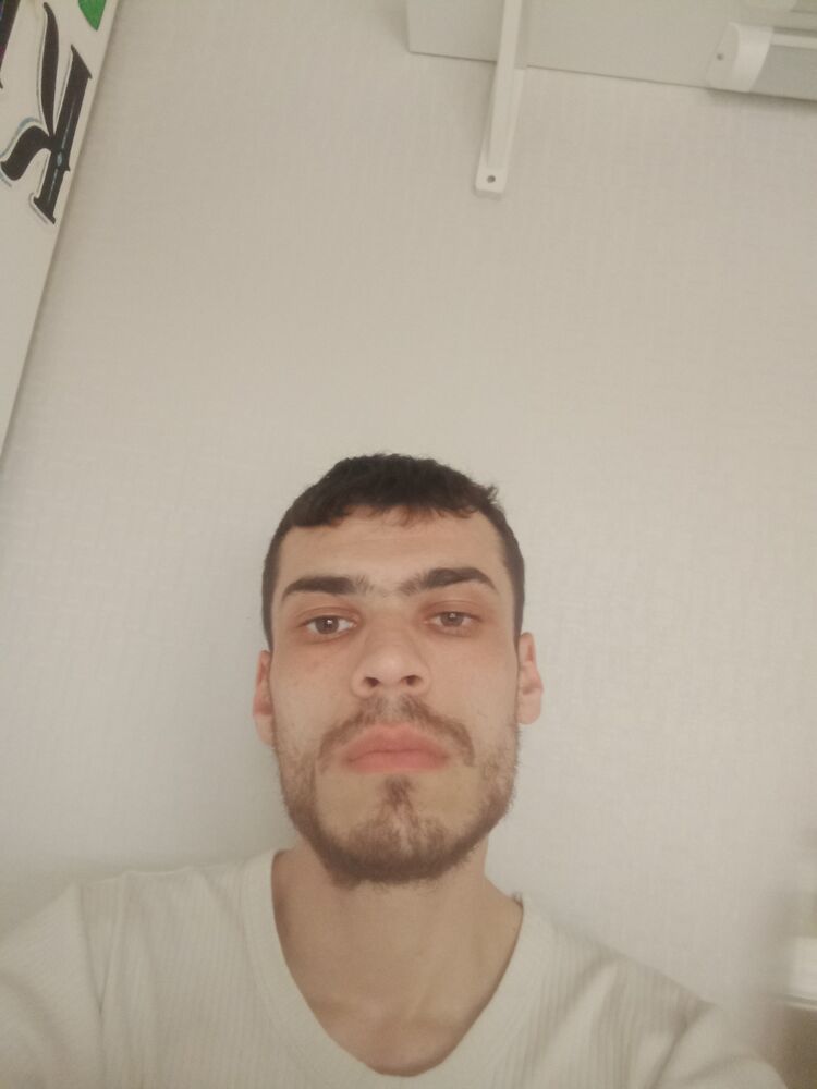  41541324  Robert, 28 ,    