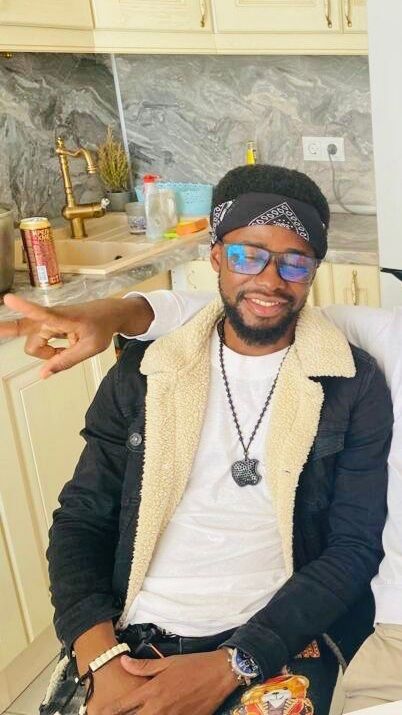  29345474  Derulo, 27 ,    