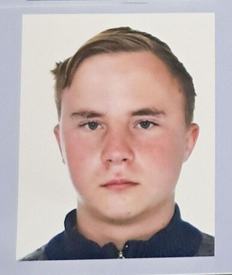  54690384  Artem, 20 ,    