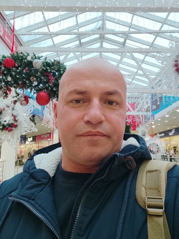  31711894  Viktor, 46 ,    