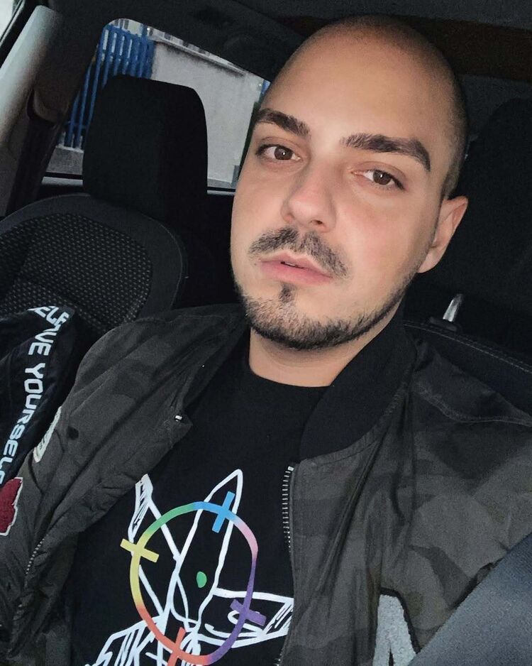  53687544  Roman, 31 ,    -