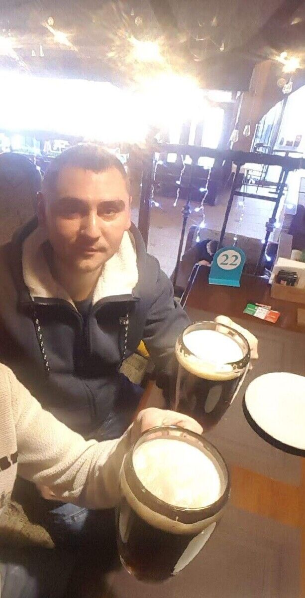  21508814  Viktor, 43 ,    
