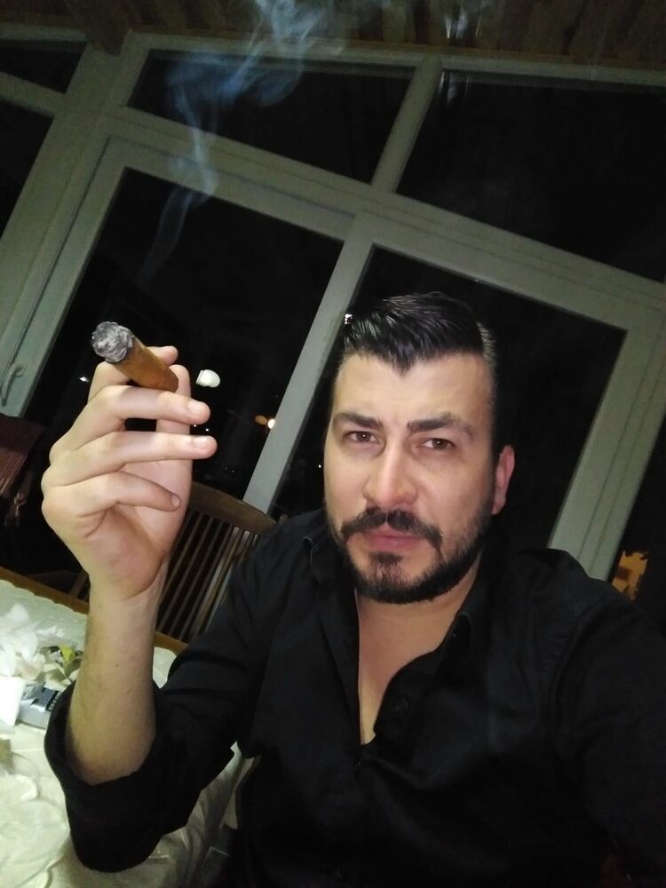  38237384  Caglar, 40 ,    