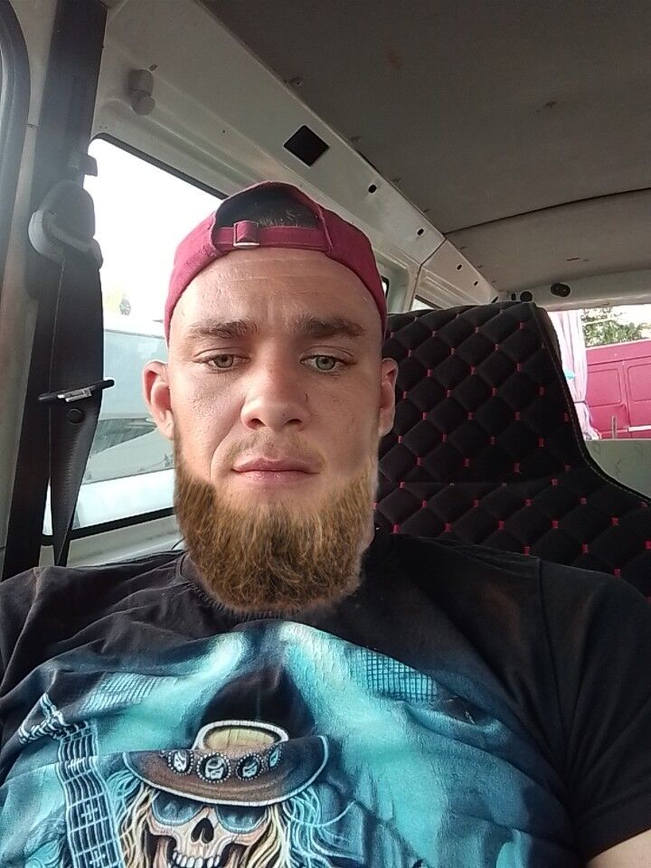  37767024  Victor, 27 ,    