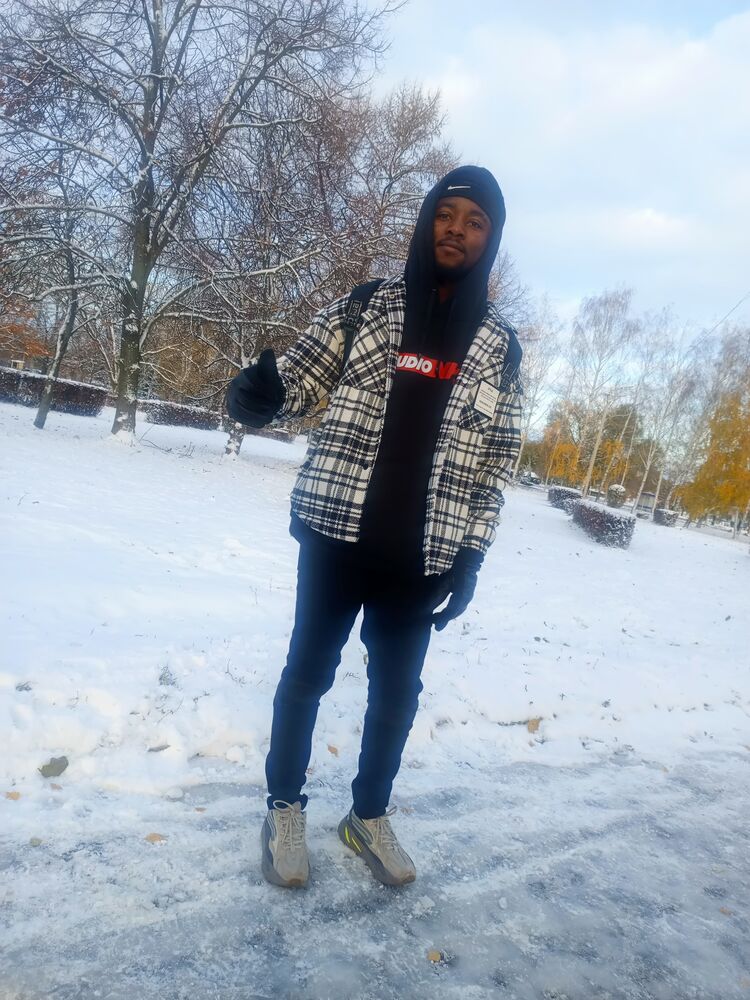  47515784  Alex, 26 ,    