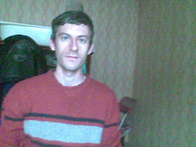  18898664  Dmitri, 32 ,    