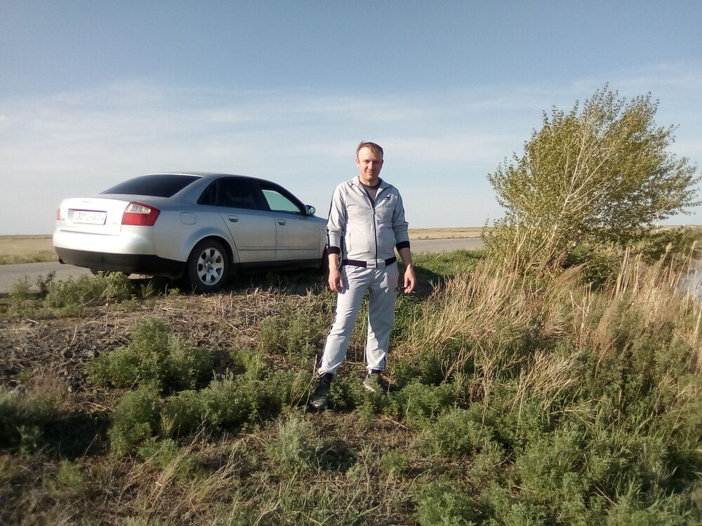  Targu Jiu,   , 44 ,   ,   , c 