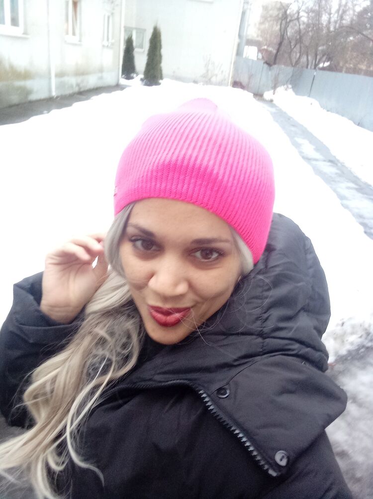  ,   Lilian, 32 ,   ,   