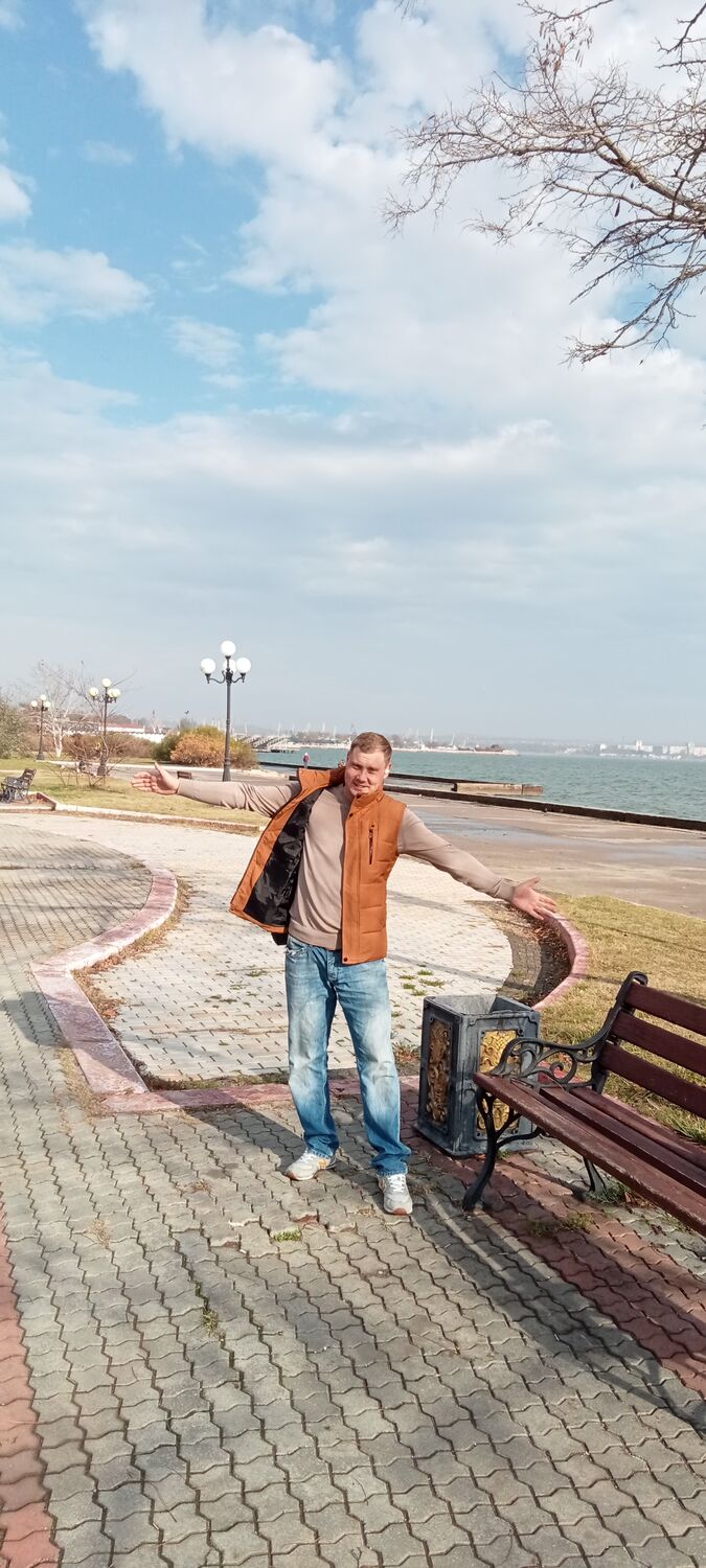  36906844  Anton, 36 ,    