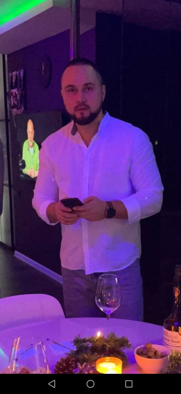  ,   Maxim, 36 ,  
