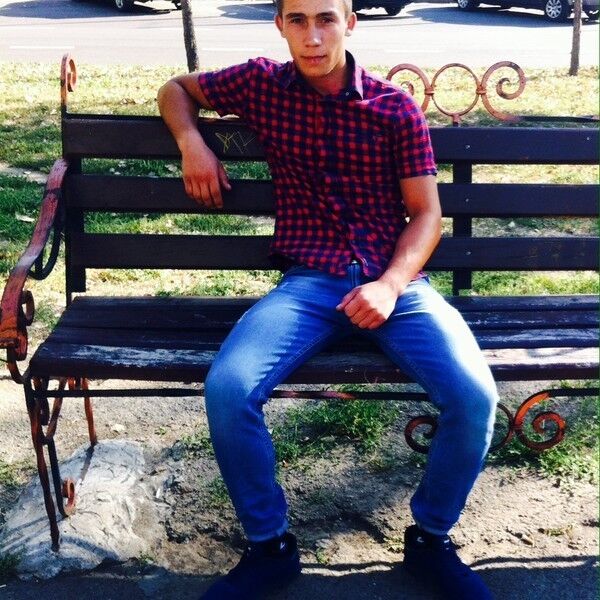  10367334  Roman, 28 ,    