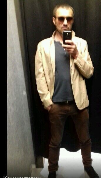  18374554  Viktor, 51 ,    