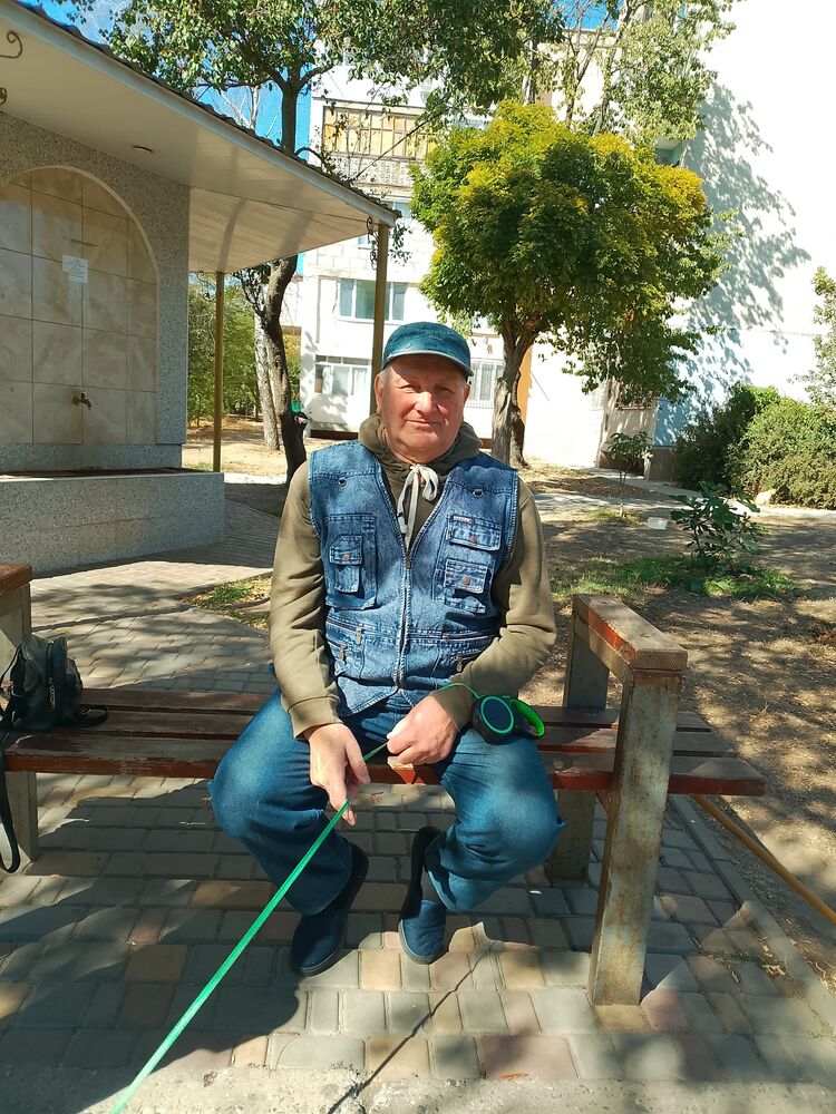  53946714  Valntin, 70 ,    