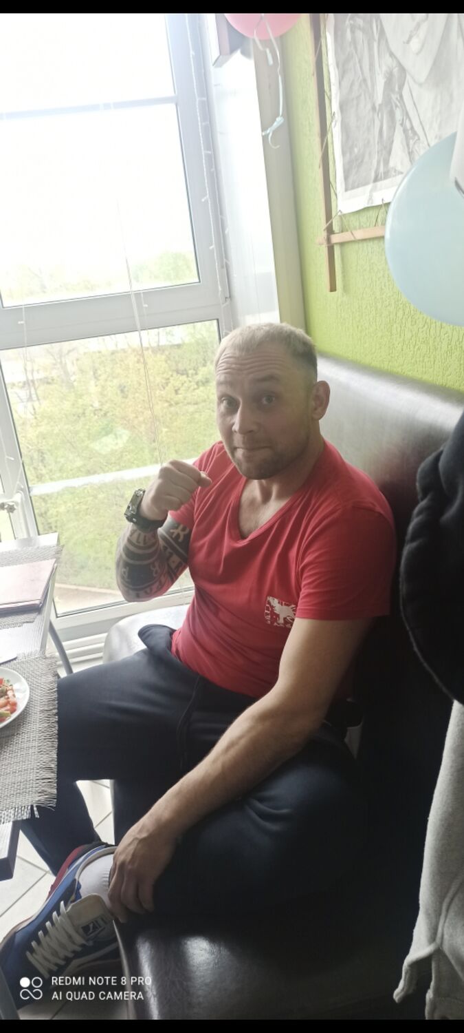  49182324  Oleg, 38 ,    