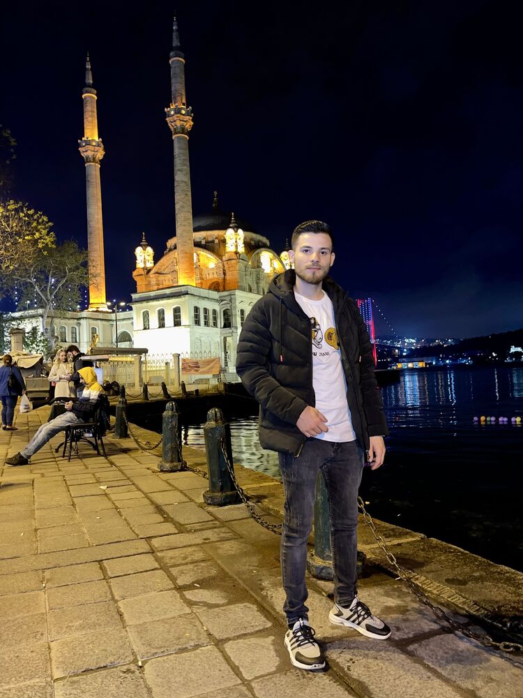  34405304  Mustafa, 27 ,    