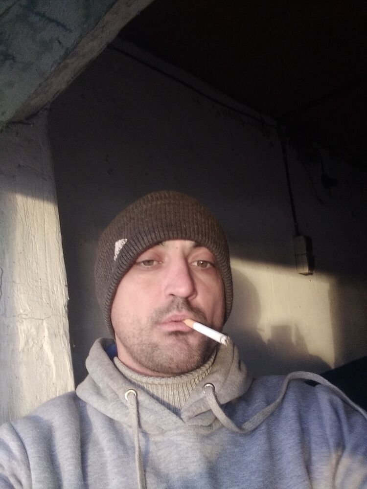  18993784  Sergei, 37 ,    