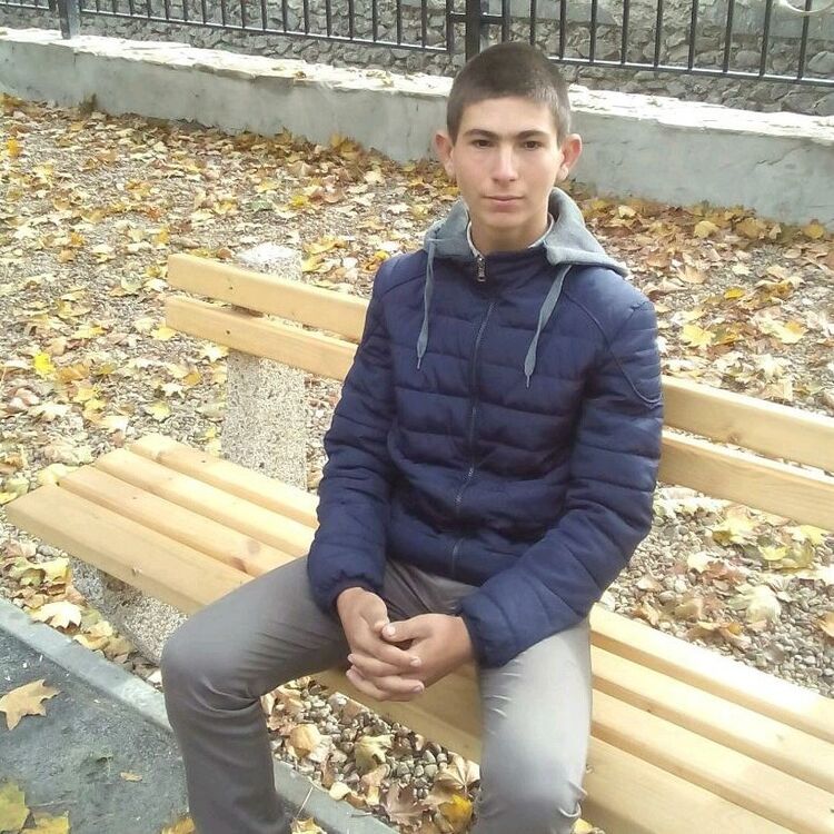  8288504  Stefan, 26 ,    