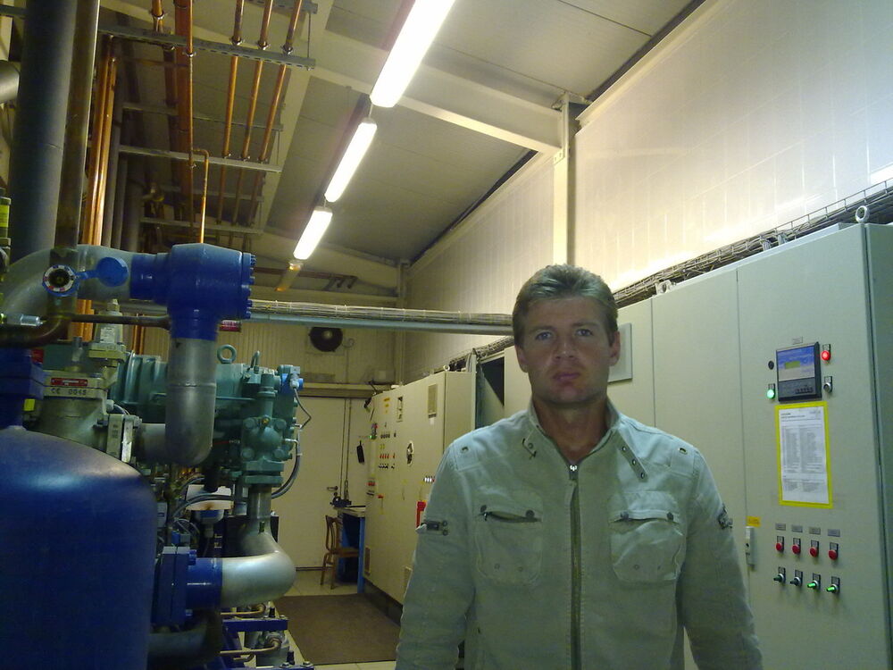  15126074  Alexei, 44 ,    