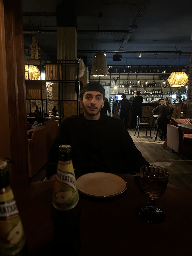  51320724  Artur, 28 ,    