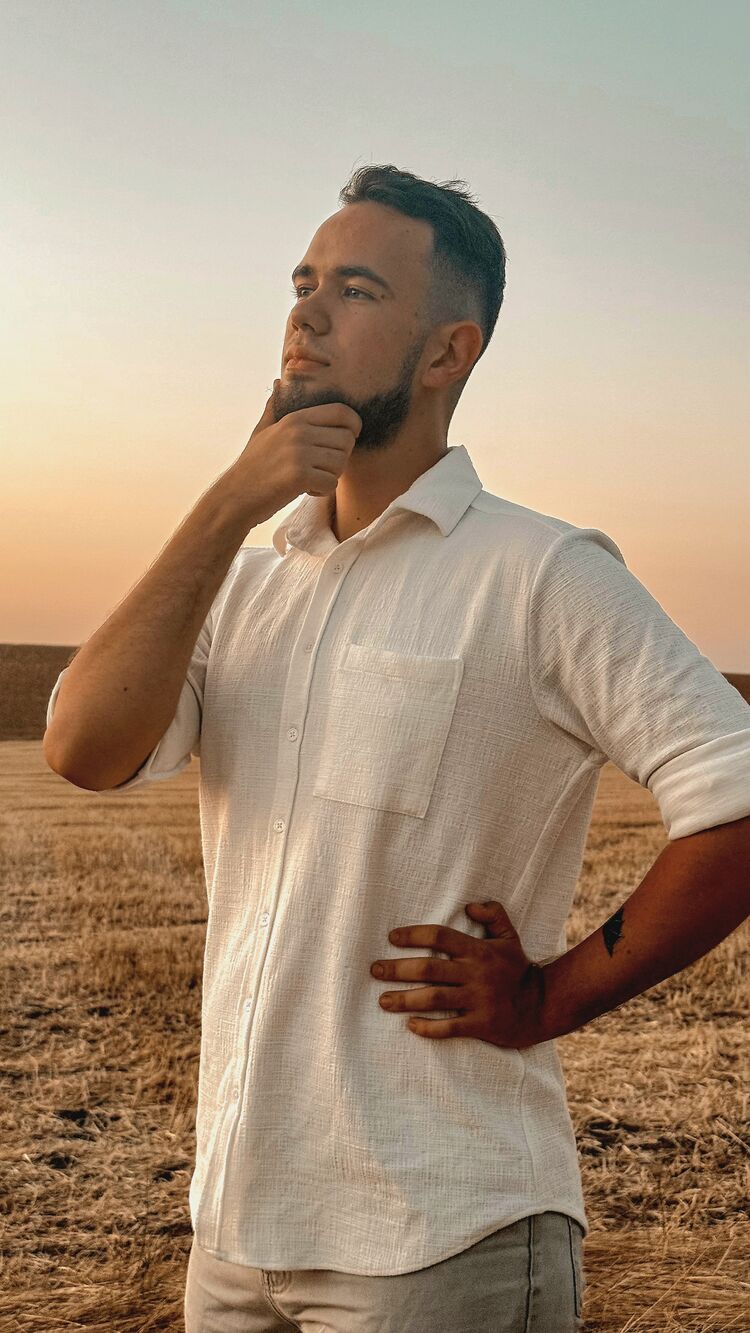  52630854  Vladimir, 18 ,    