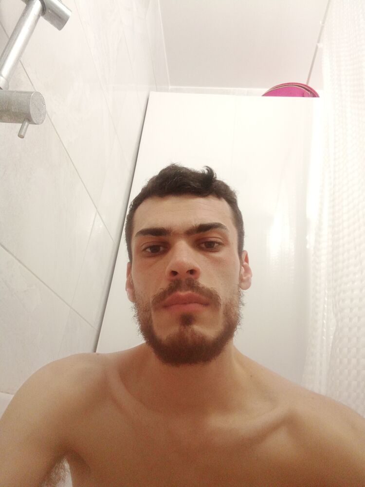  41788634  Robert, 28 ,    