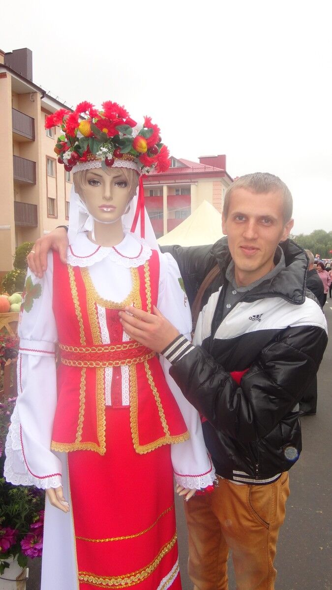  ,   Aleks, 33 ,   