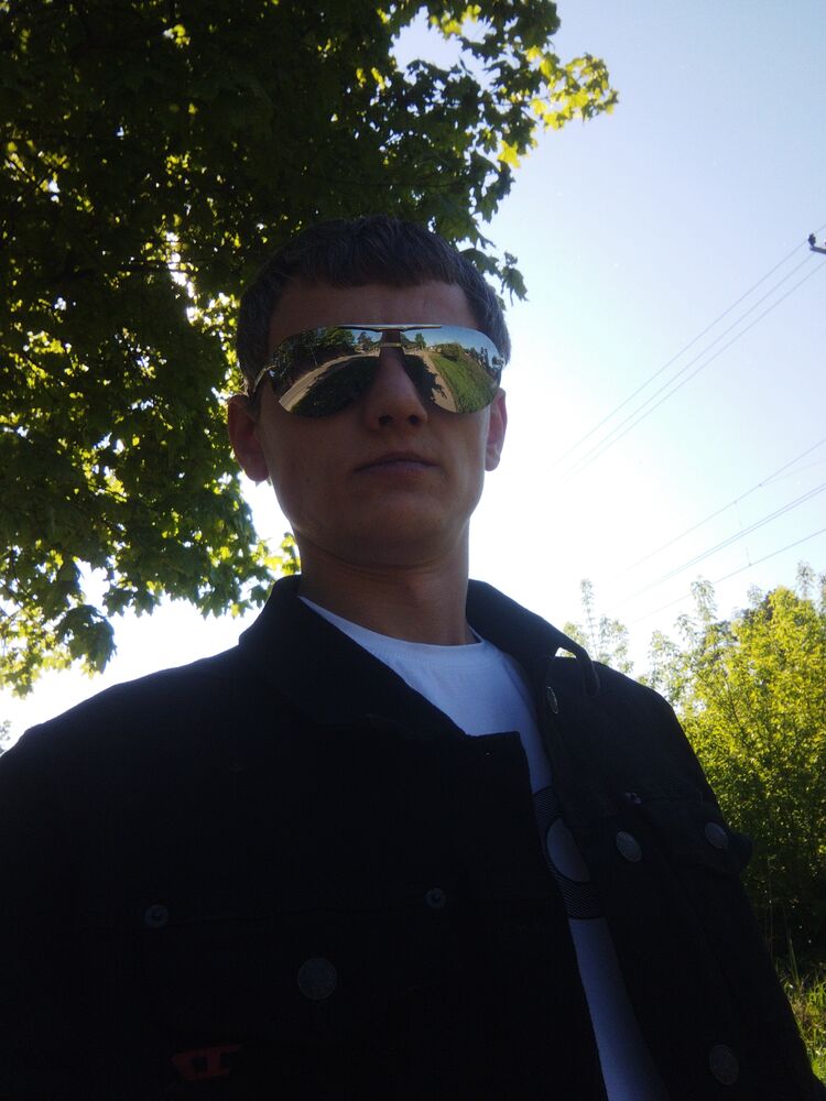  34636664  Stanislav, 32 ,    