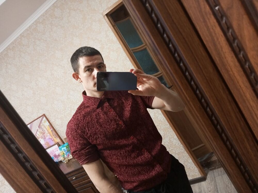  49634854  Dominik, 33 ,    --