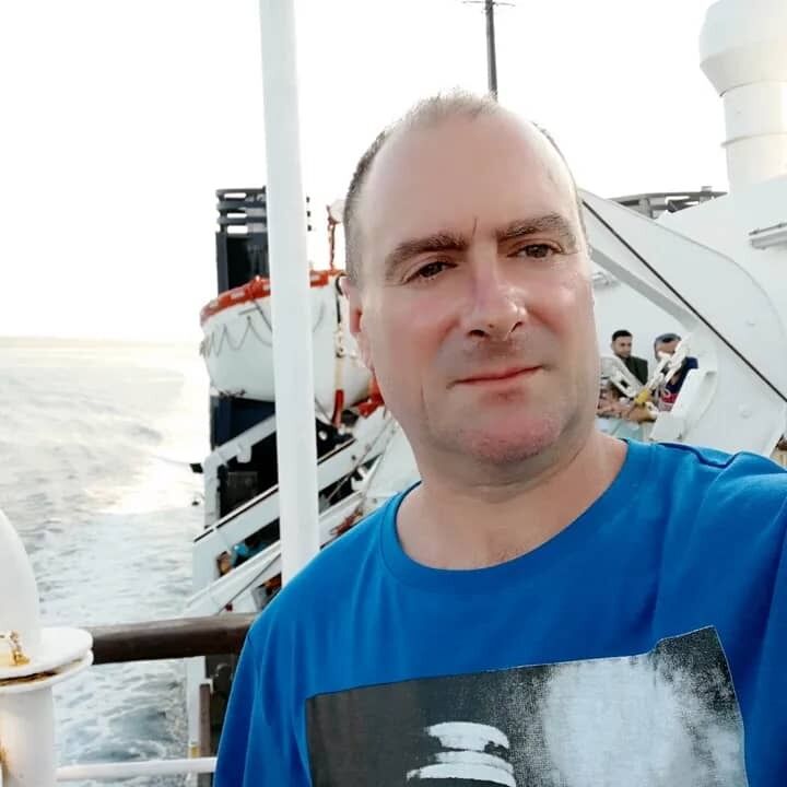  -,   Max, 54 ,     , c 
